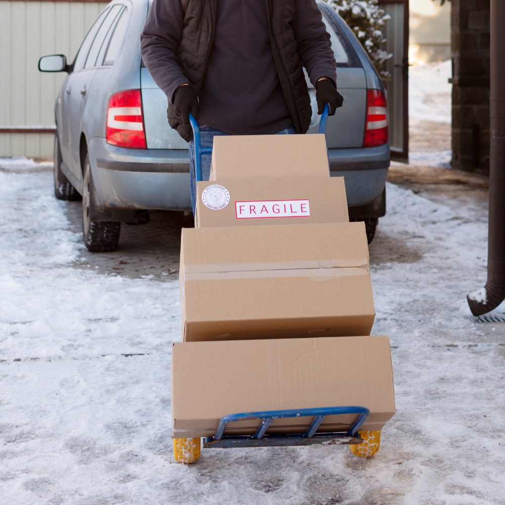 Déménagement en hiver : cartons et neige